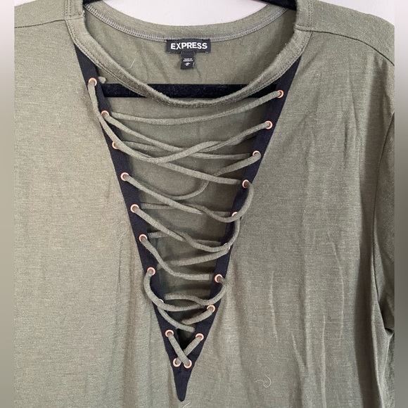 Express oversized lace front tee - Picture 3 of 3